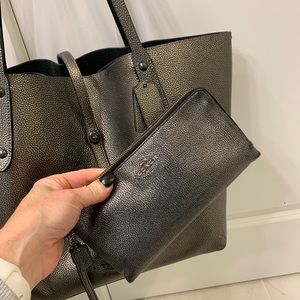 Coach market tote with wallet